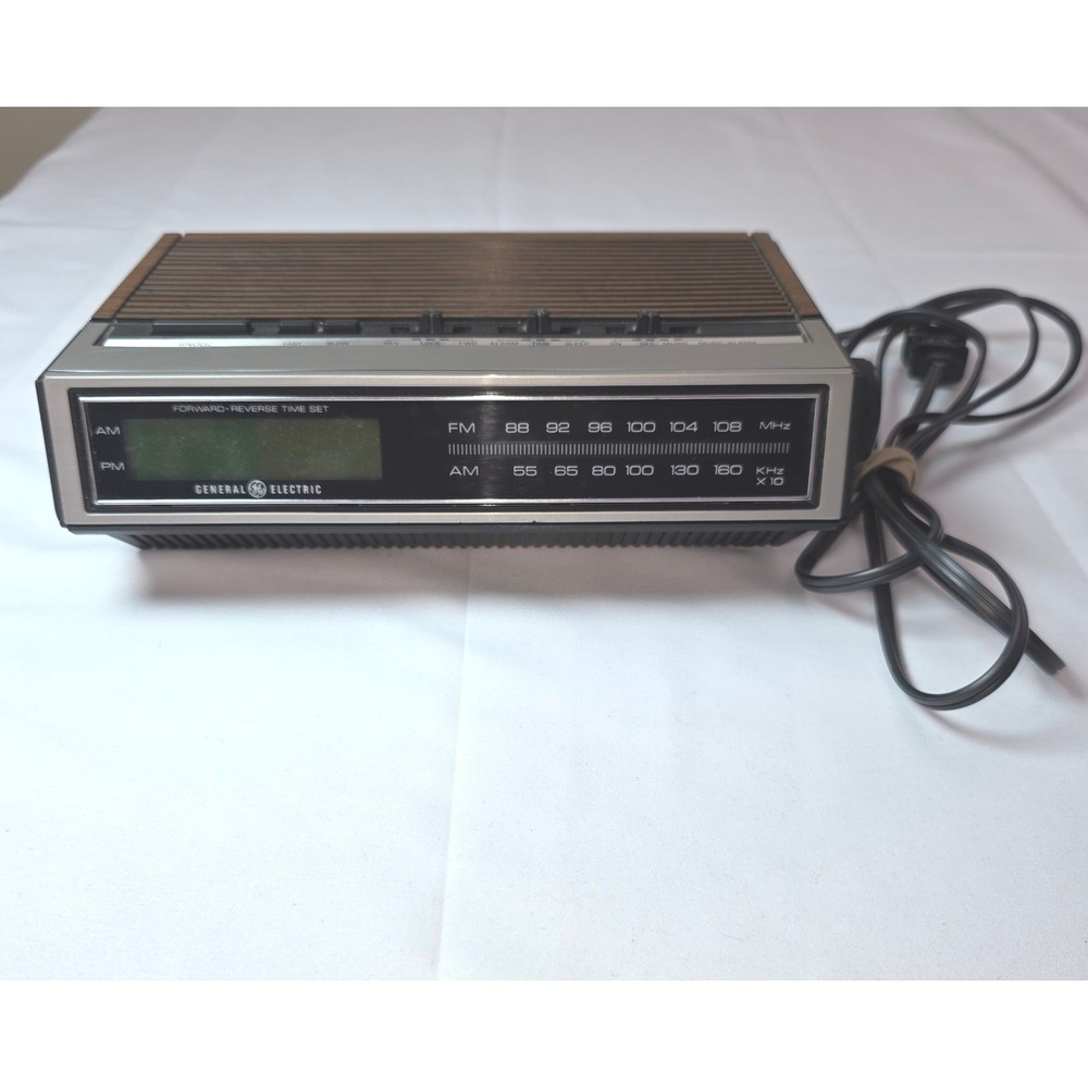 General Electric Vintage AM‎ FM Clock Radio Wood Grain Model 7-4655A MCM Retro